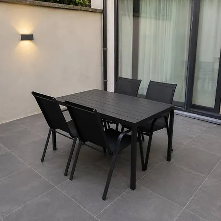 Luxury 1br & Sofa Bed, Patio, 7min To The アパート オステンド